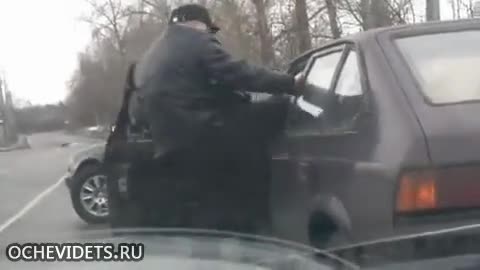 Луд Руснак потрошава Мерцедес