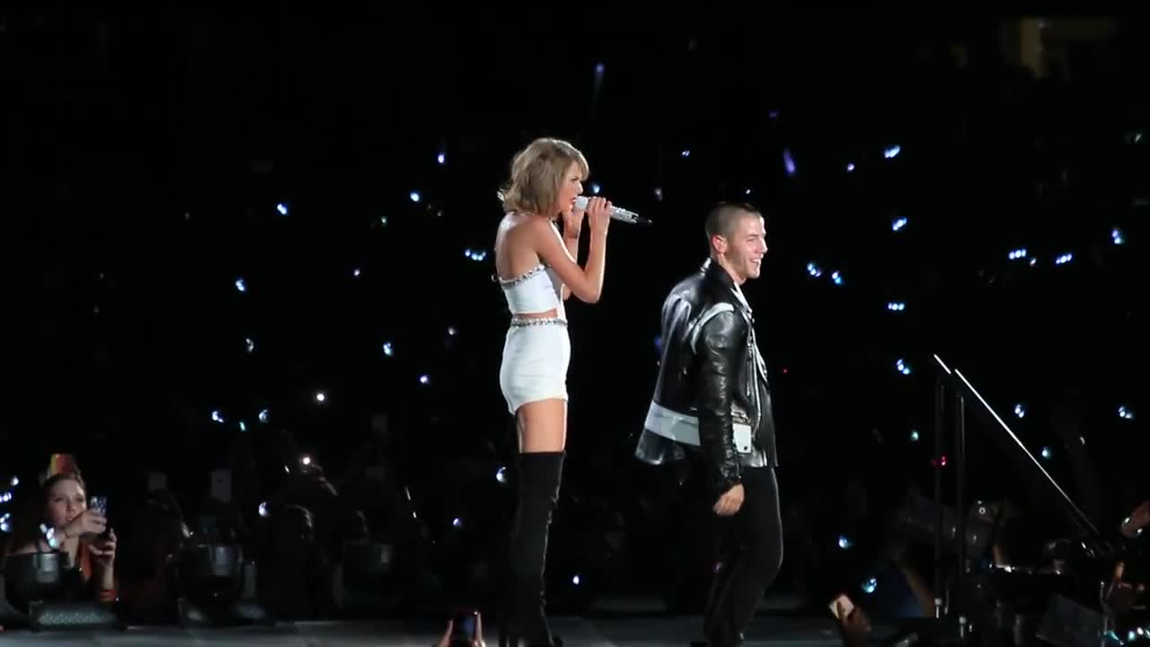 Страхотно изпълнение на живо от Ийст Ръдърфорд! Taylor Swift ft. Nick Jonas - Jealous