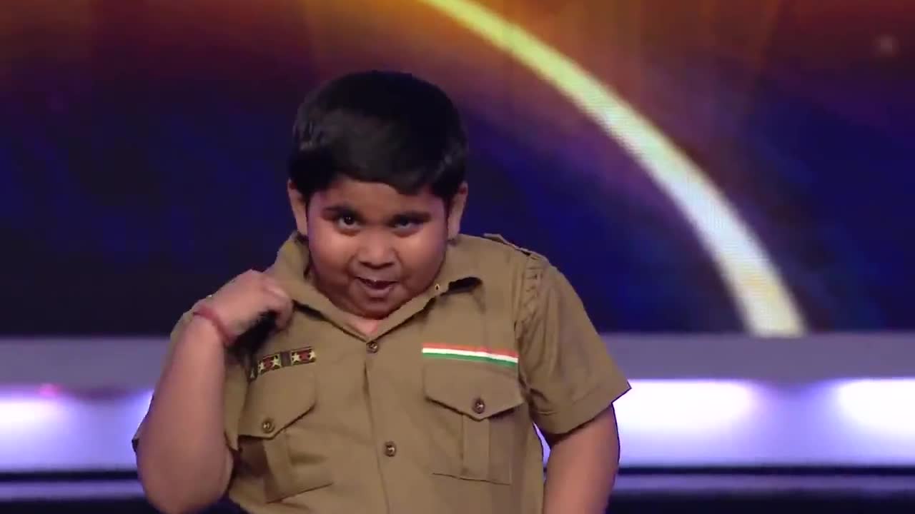8 годишно Индийче танцува лудо и изправи публиката и журито на крака