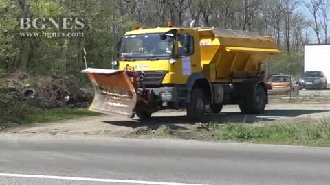 Камиони и автомобили блокираха пътя от Стара Загора към АМ „Тракия“