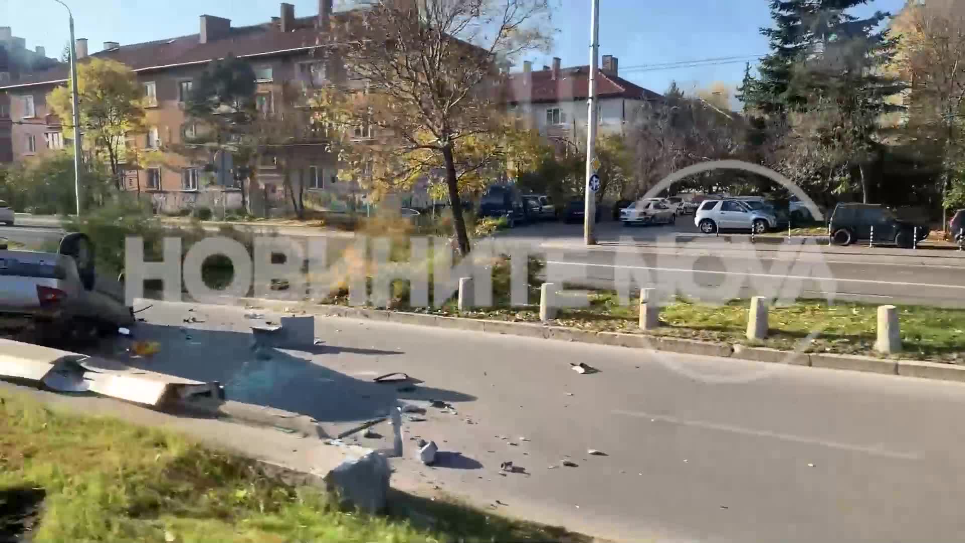 Кола излетя от "Цариградско шосе" и се преобърна по таван в локалното