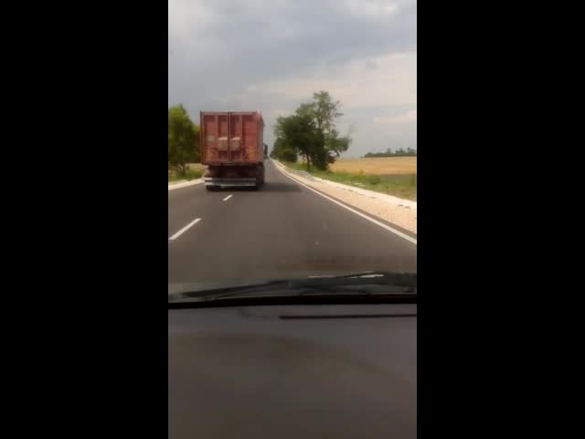 Летящ камион