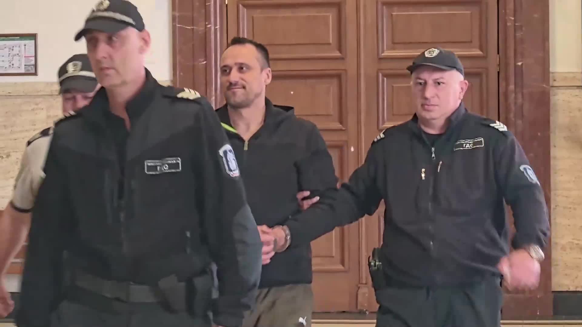 Българският лекоатлет Петър Дачев, хванат с 30 кг кокаин, остава в ареста