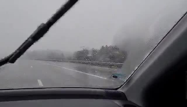 Сняг на магистрала „Тракия“