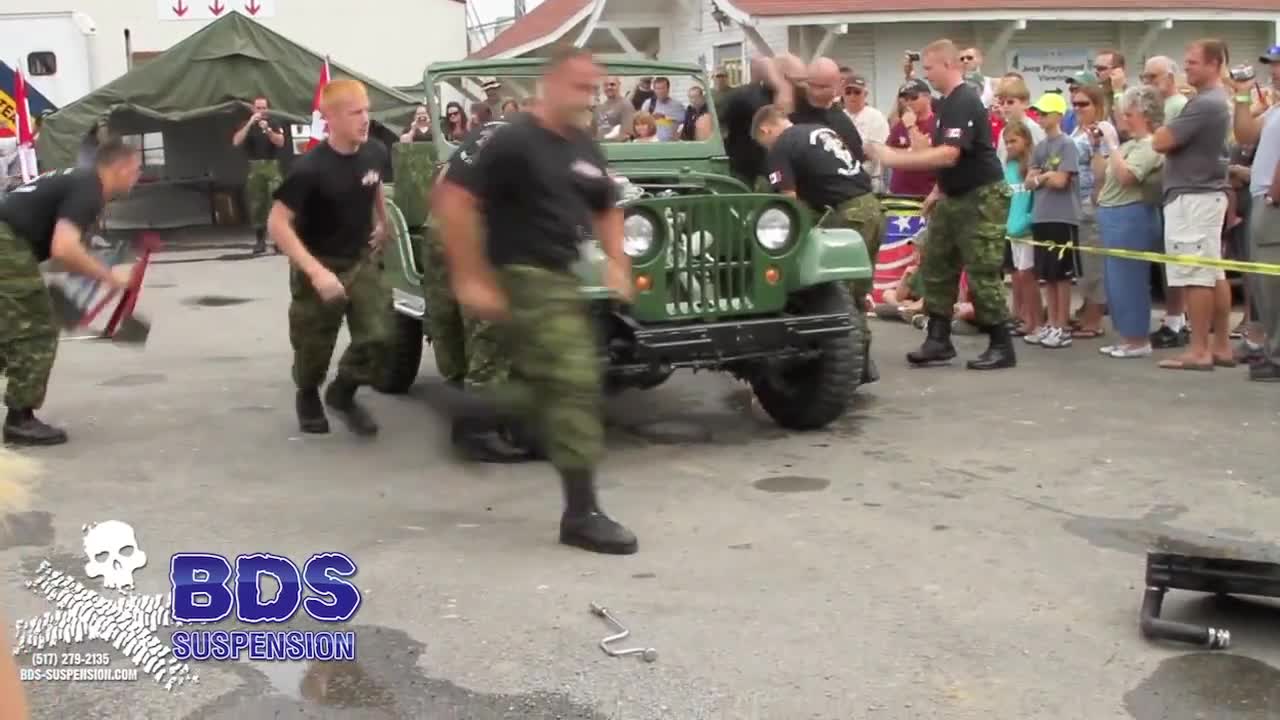 Какво могат да направят канадски войници с джип за 3 минути