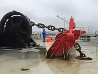 Спускане на котва, но нещо се обърква