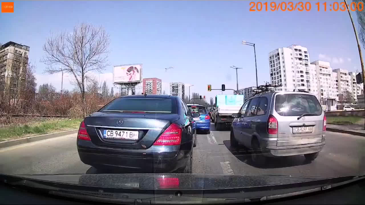 Нагло изпреварване на бул. "Вардар"