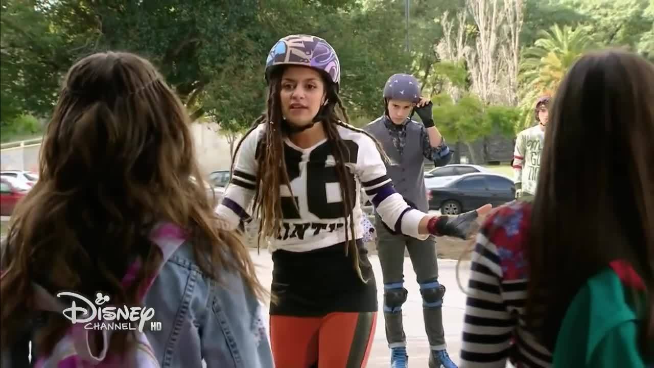 Soy Luna 2 - Луна и Нина виждат Фернанда и Матео заедно - епизод 12 + Превод