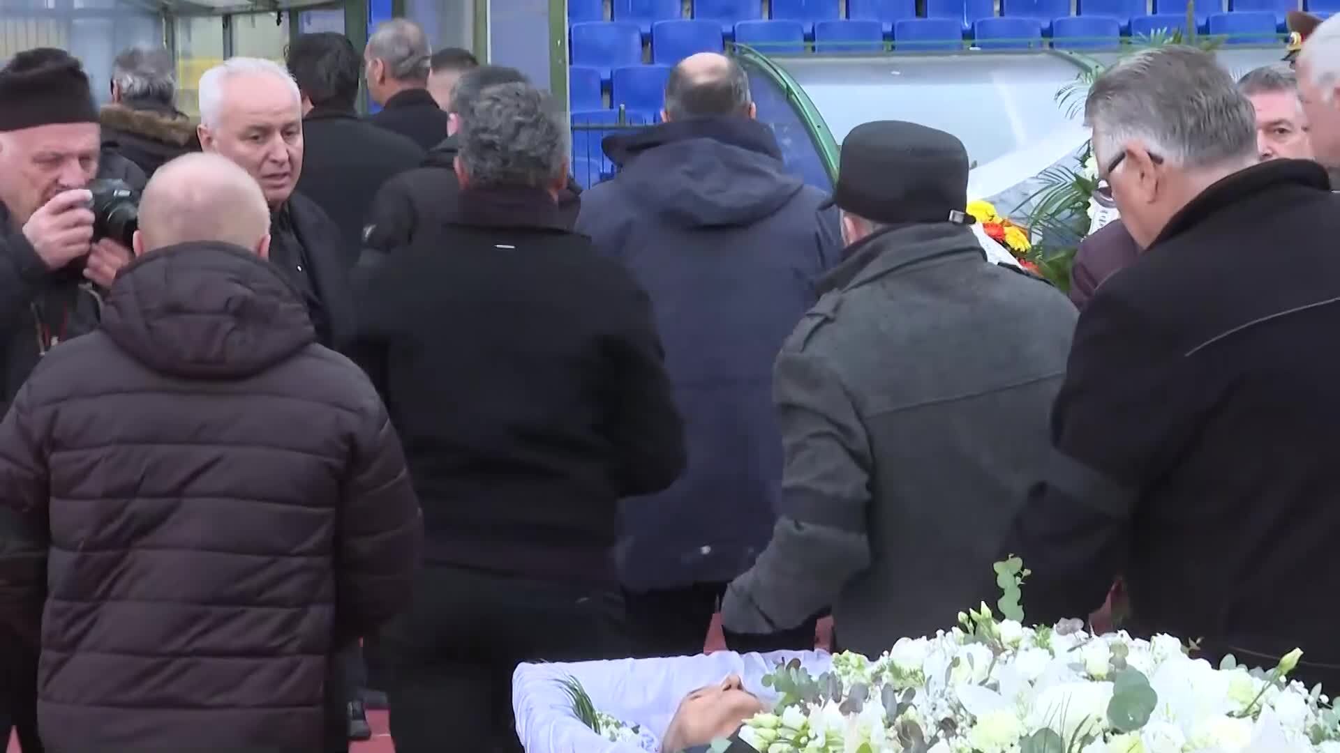 България се прощава с великия Димитър Пенев, "четата" му от САЩ'94 го  изпрати със сълзи и аплодименти