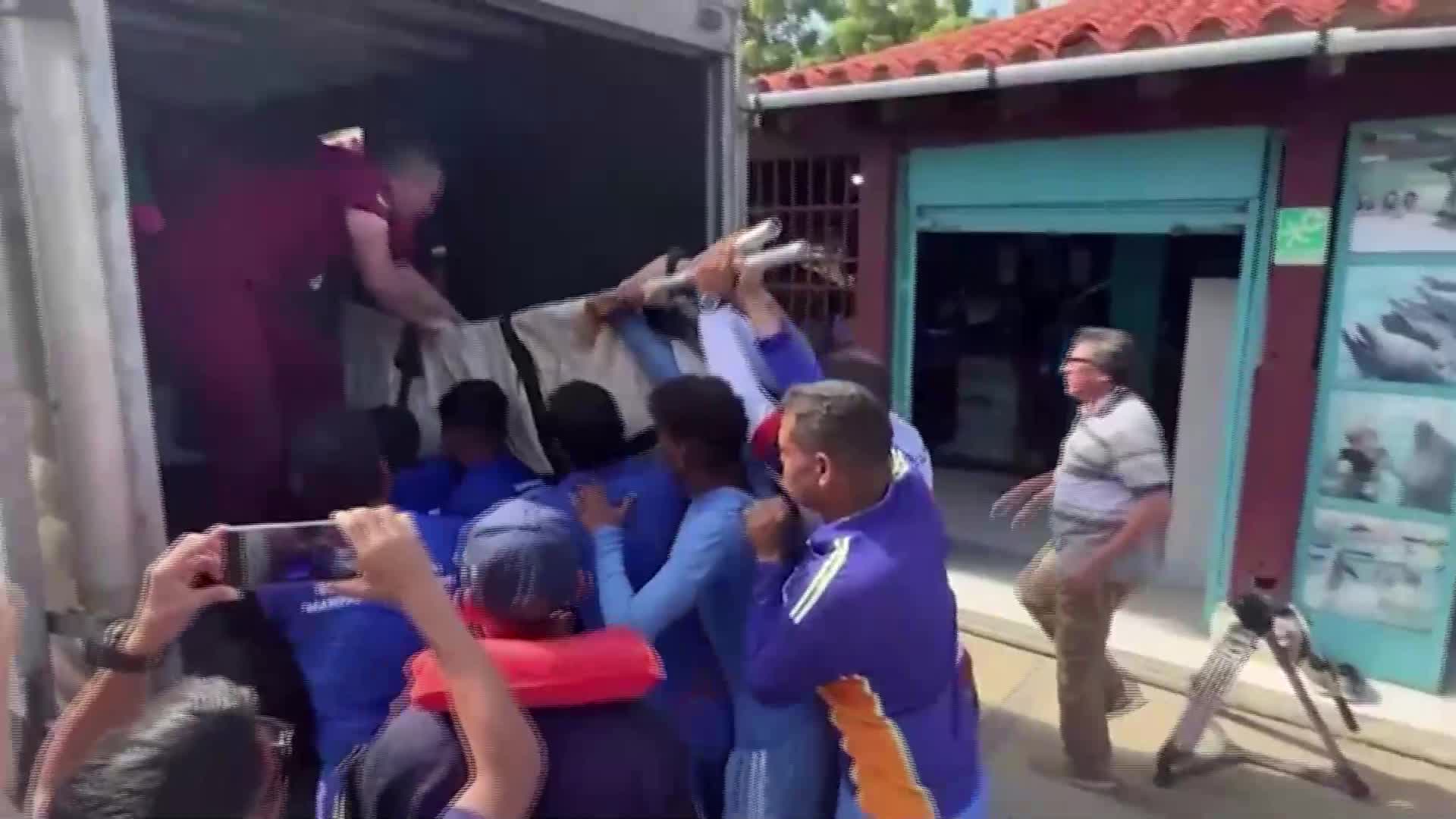 Спасена морска крава намери убежище във Венецуела (ВИДЕО)
