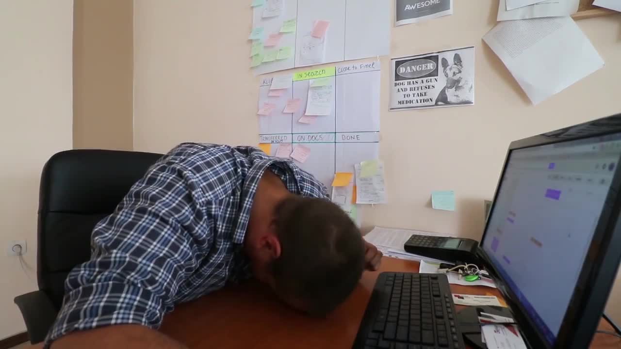 S01E06 - 100000 евро за панелка в Дружба