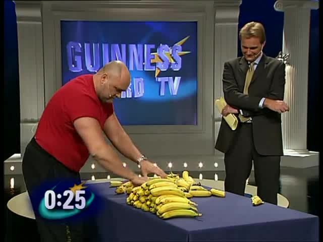 Най-много скъсани банани за една минута ! Guinness World Records - www.uget.in