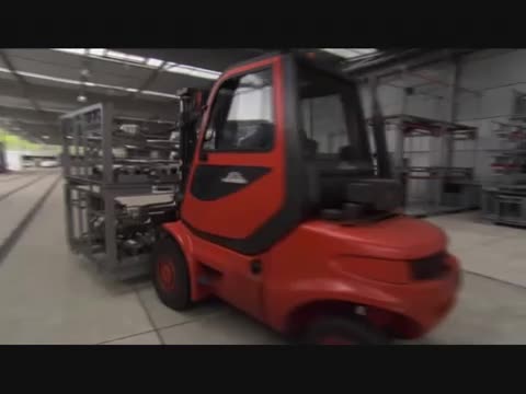 Уникалният прозрачен завод на Volkswagen в Германия 