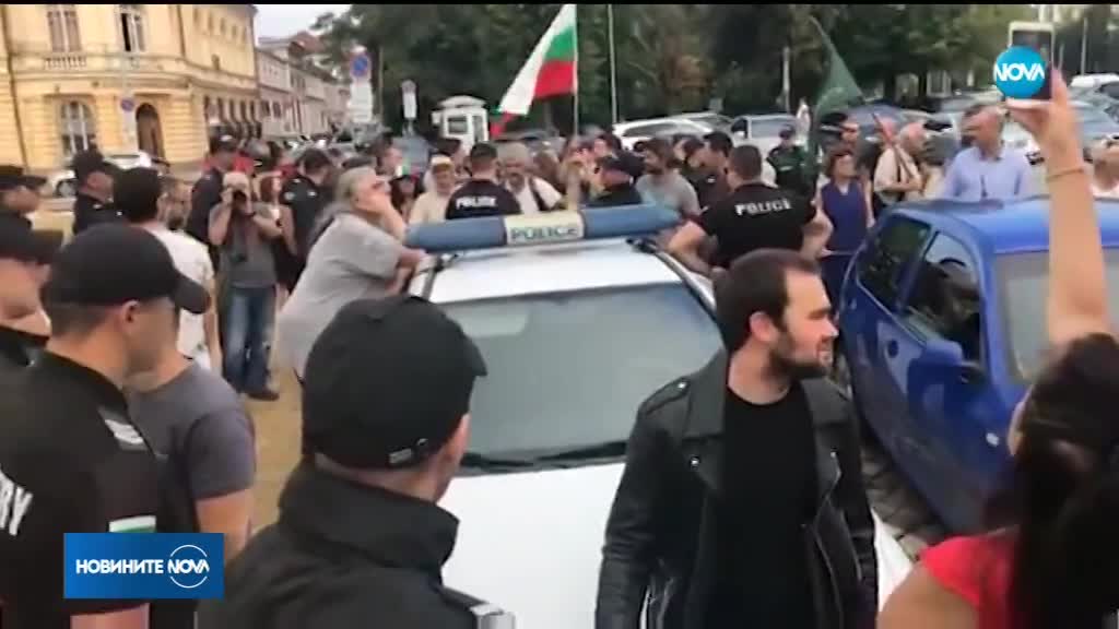 Съмишленици на Босия говорят пред медиите