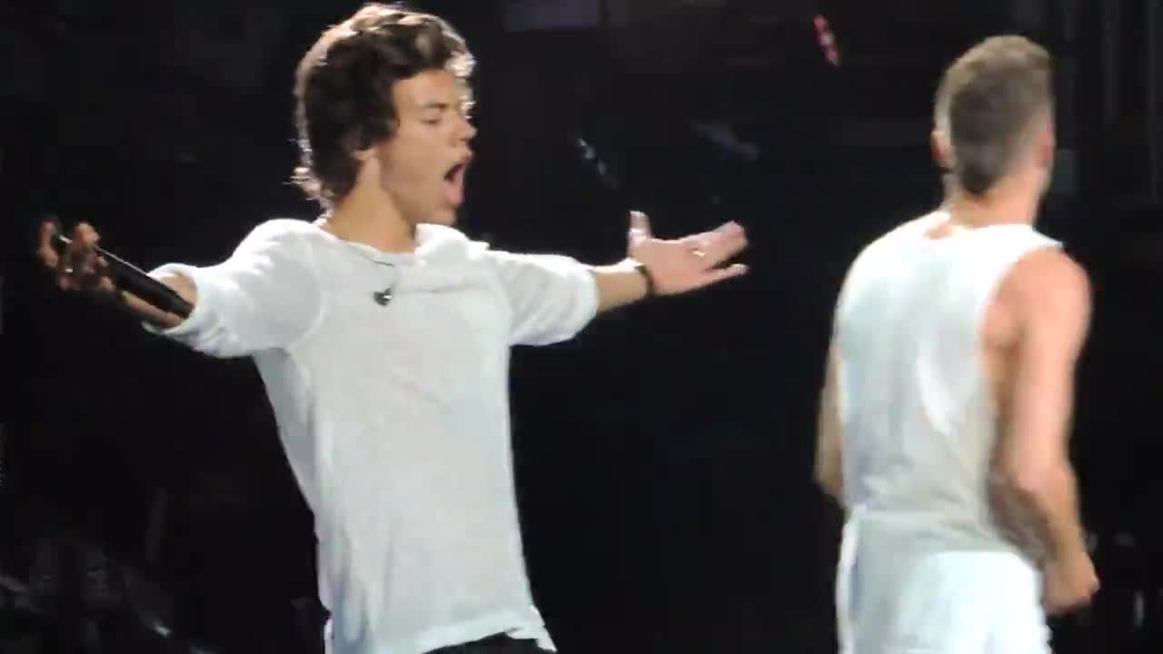 Секси изпълнение на Rock Me - One Direction - Take Me Home Tour - Луивил, Кентъки, 16.06.13.
