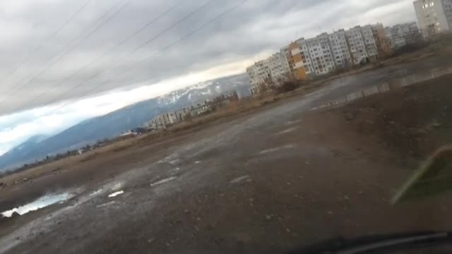 Недовършен път