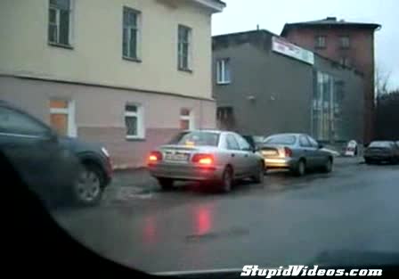 Жена паркира...може би вече се досещате за какво става дума