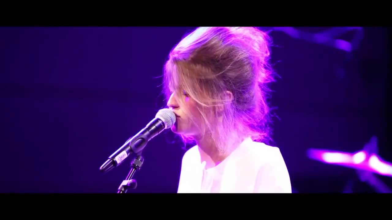Живо Изпълнение на Selah Sue - Fade Away   Превод