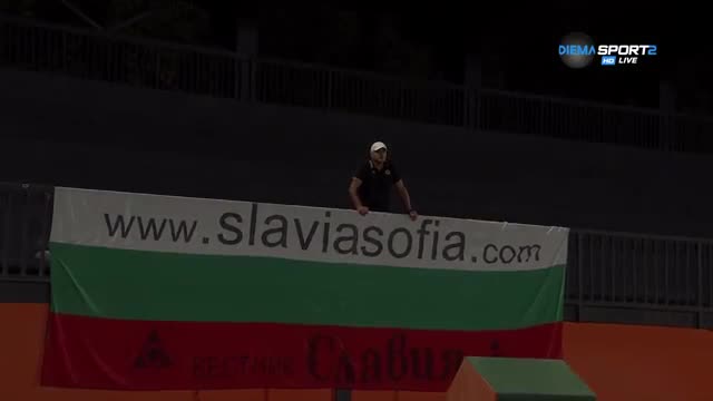 Фен на Славия самичък в сектора в Ловеч
