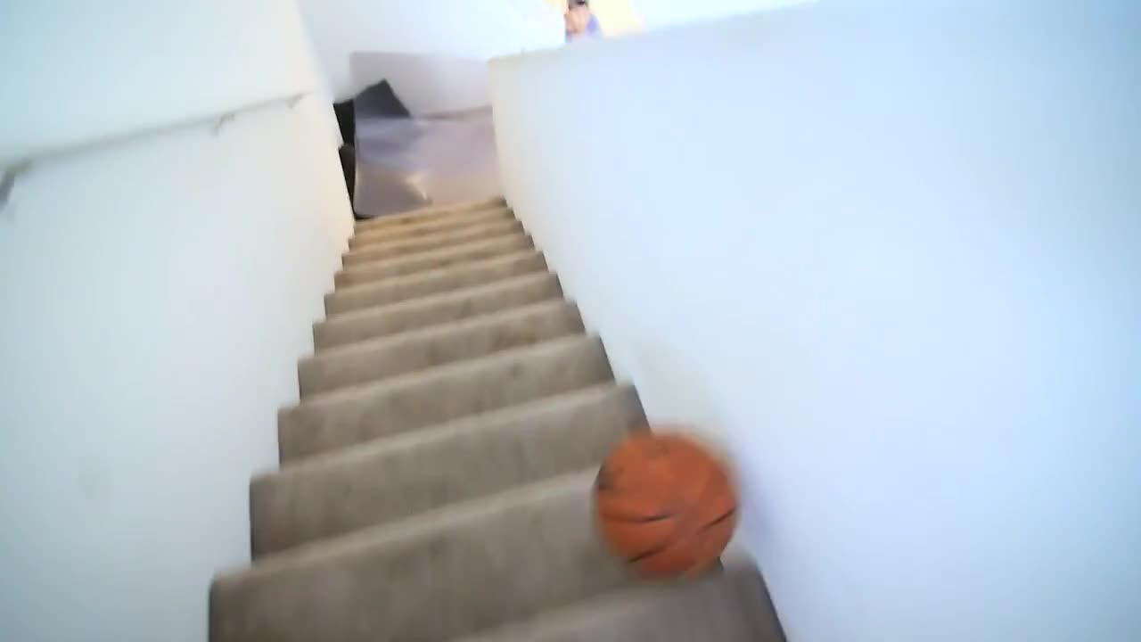 Момчета правят прочутия ,, The Ultimate Trickshot '