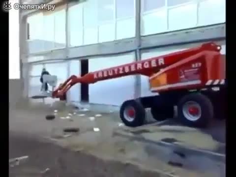 Това е първият му ден на работа и...