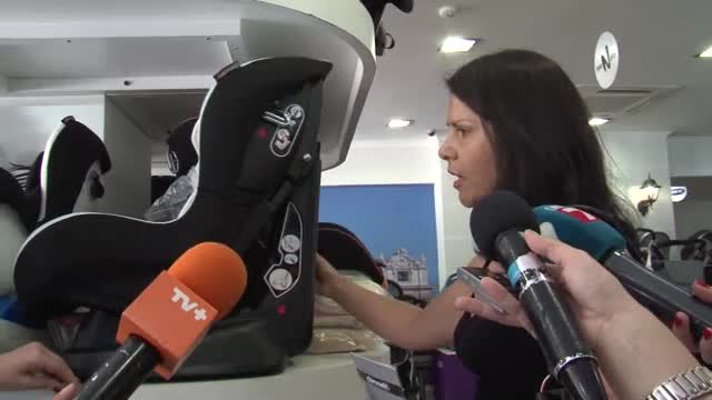 КЗП проверява безопасността на детските столчета за автомобили