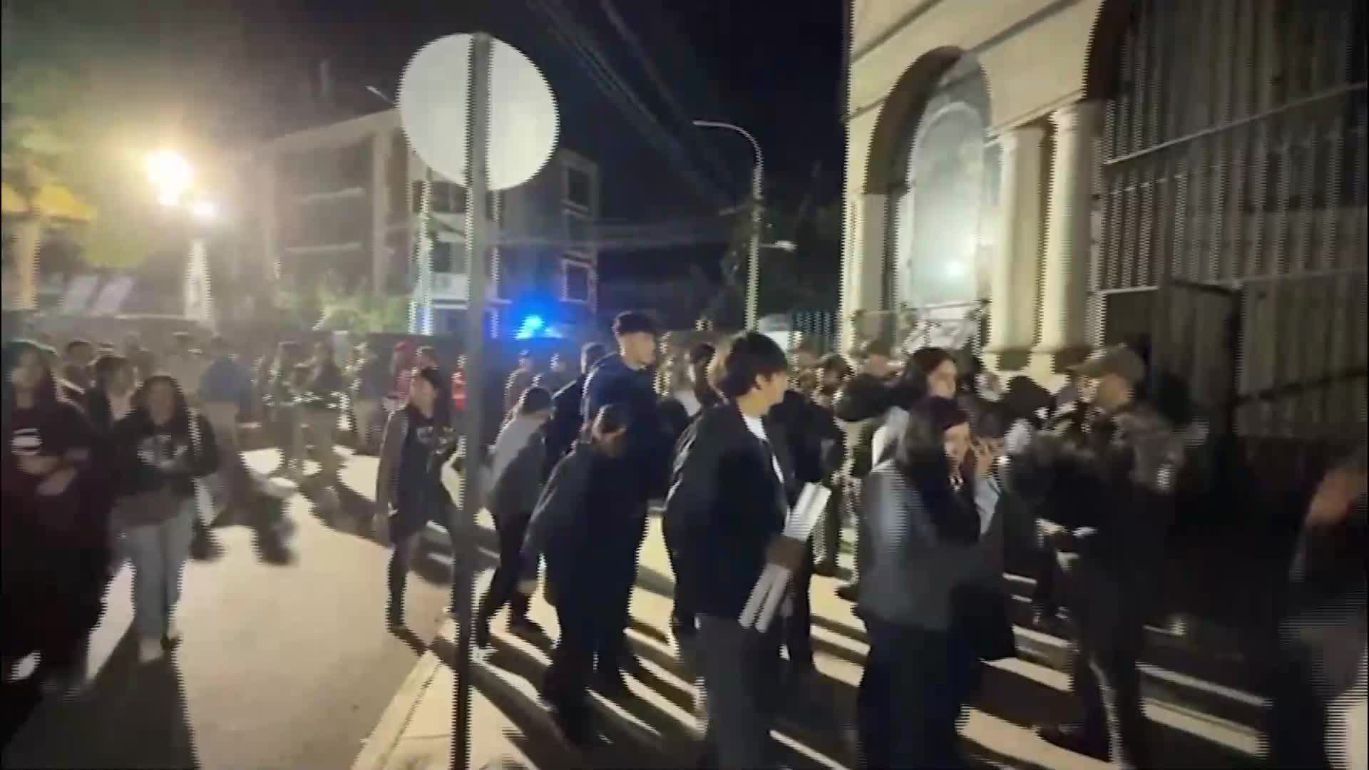 Извънредно положение и комендантски час заради масово спиране на тока в Чили