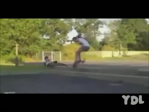 Секси мацки, ама доста тъпи