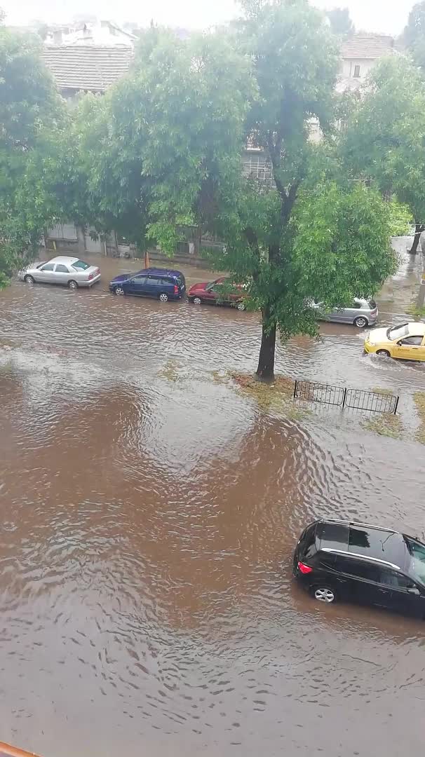 Наводнени улици в Пазарджик