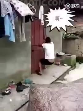 Да скроиш кофти номер на баща си!