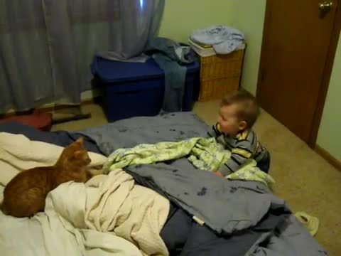 Това Бебе Ще Ви Накара Да Се Усмихнете :)