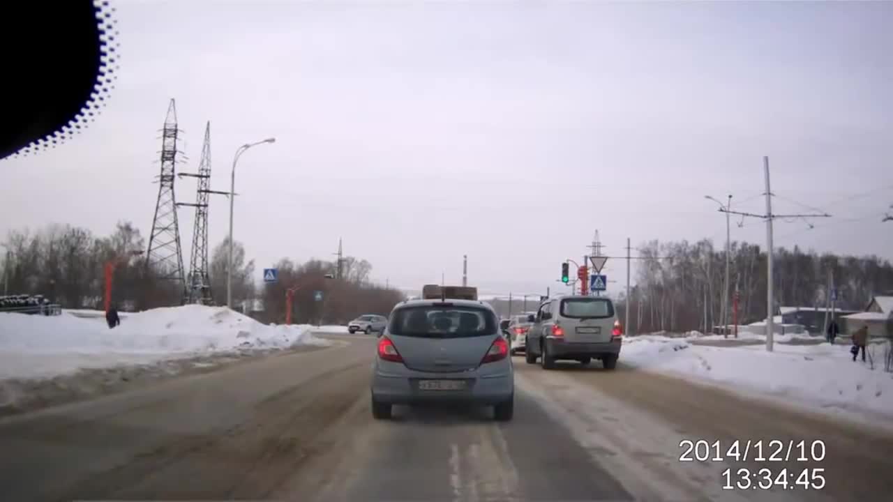 Ето сега какво ще се случи, ако камаза се забие в трамвая!