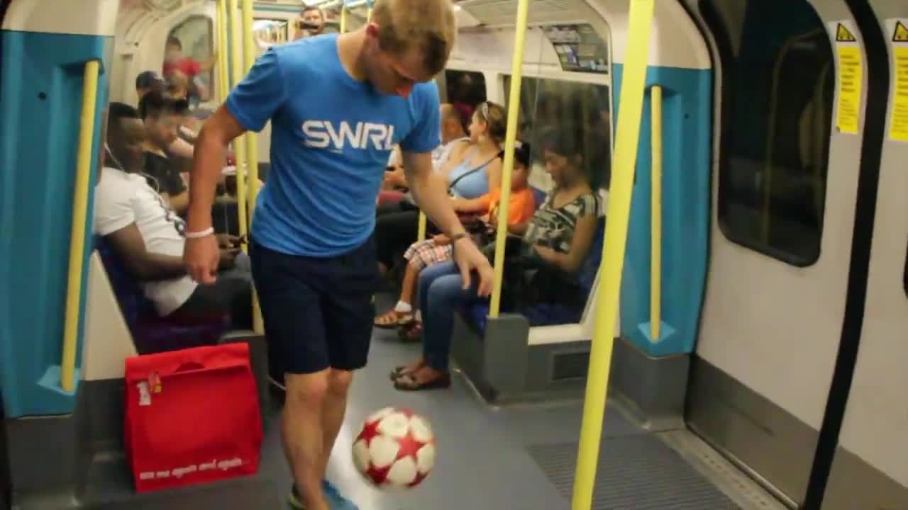 Повече от забавни , Футболни умения - World Freestyle