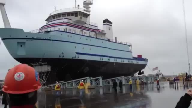 Ето как се пускат корабите в морето след като ги направят