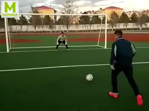 Как се вкарва дузпа с трик
