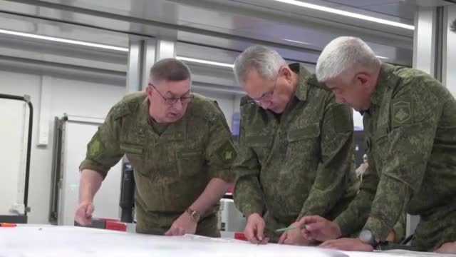 Шойгу инспектира войски, участващи в бойните действия в Украйна