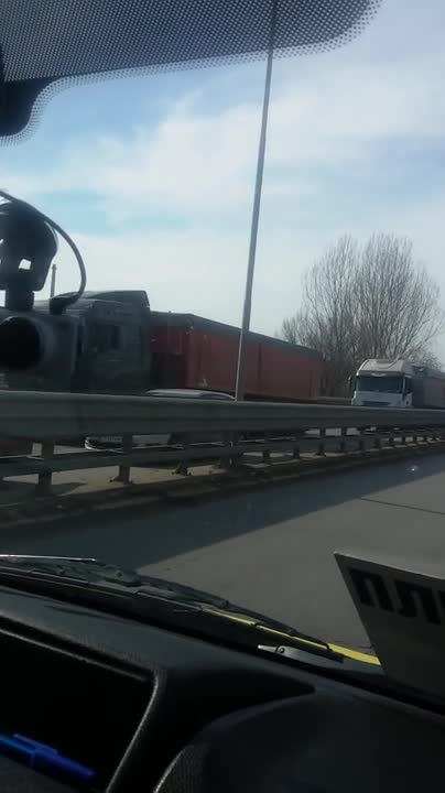 Задръстване заради затворен път