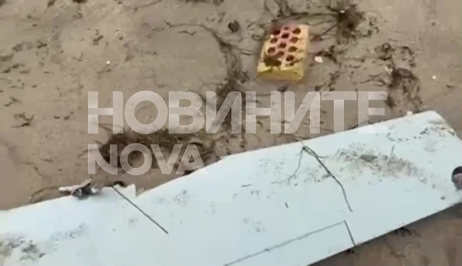 Морето изхвърли крило на боен дрон на плаж край Бургас