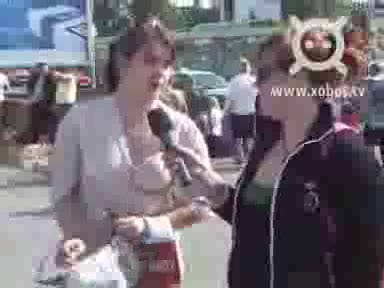 Водещата Си Предлага Гърдите