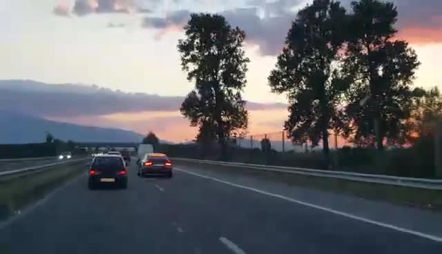 Нагло изпреварване в дясната лента на АМ „Хемус“