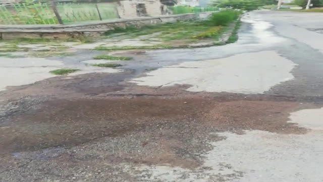 Фекални води, извиращи от асфалт