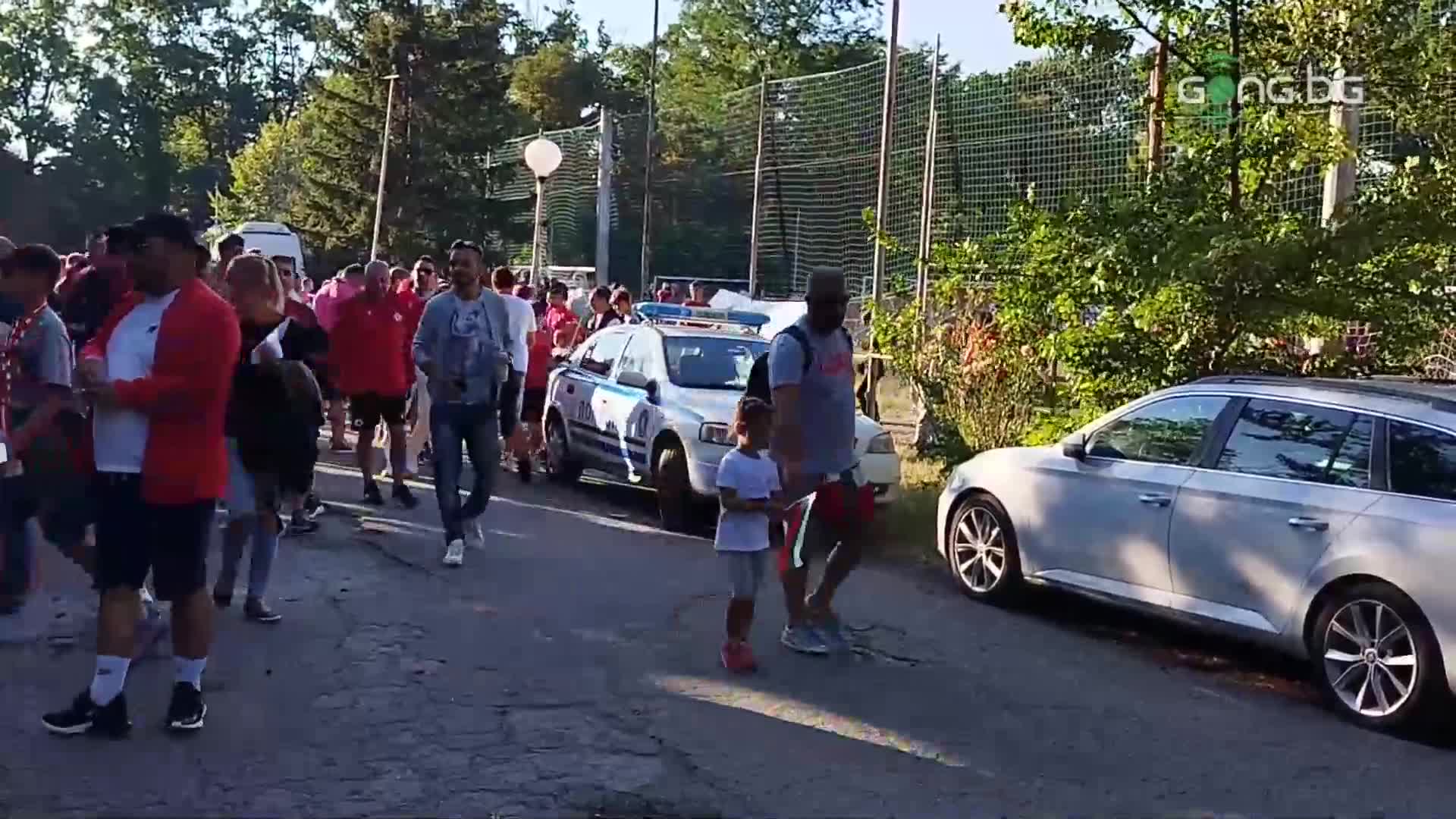 Феновете на ЦСКА се събират преди срещата със Сепси