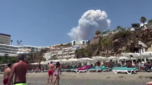 Горски пожар изплаши летовници в Андалусия