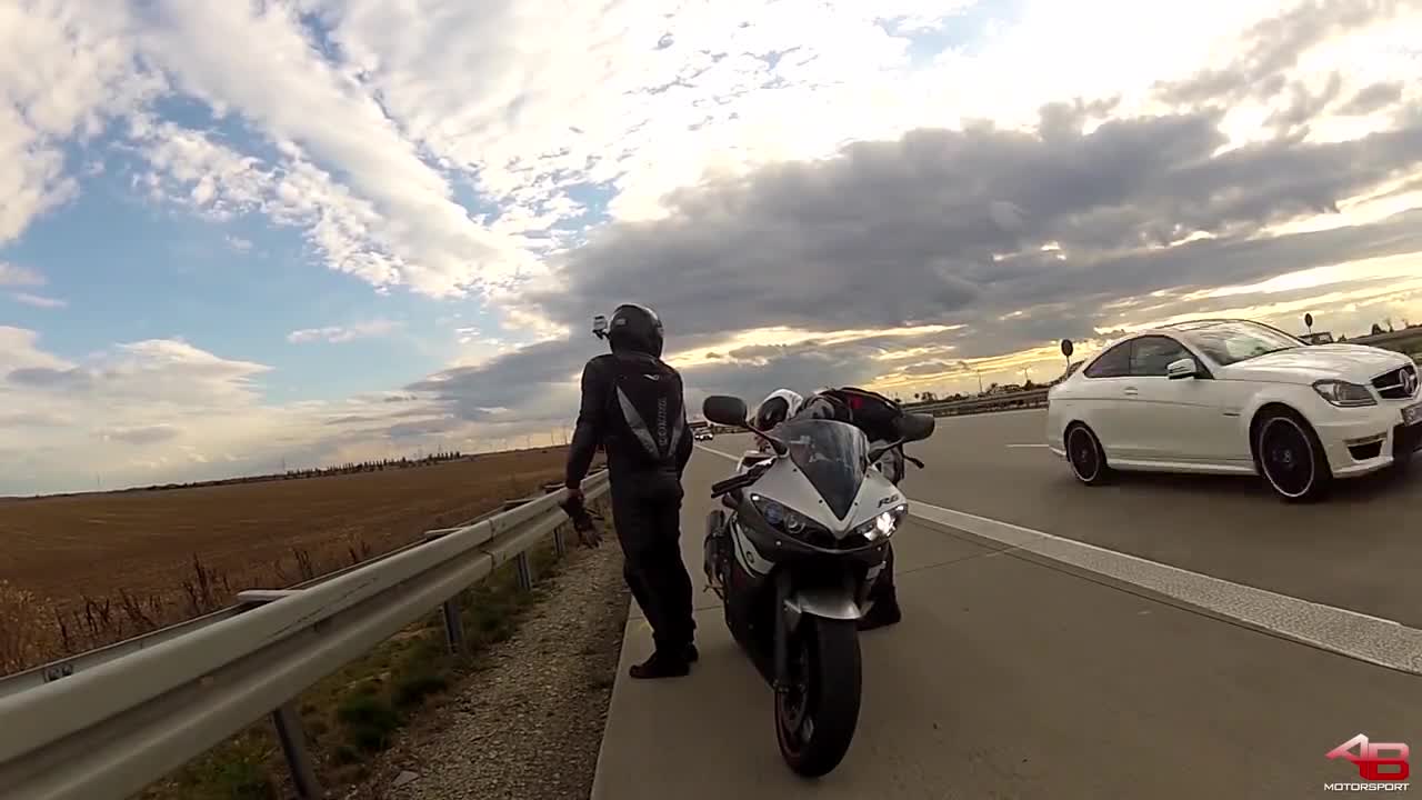 Honda 600 Rr и Yamaha r6 срещу Mercedes C 63 Amg Coupe
