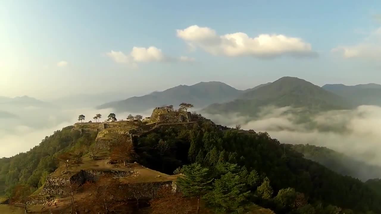 Въздушен оглед на крепостта Takeda Castle в Япония !