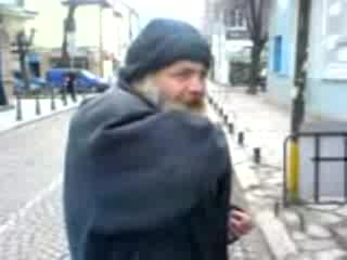 Полицаи Проверяват Цигани С Метална Врата