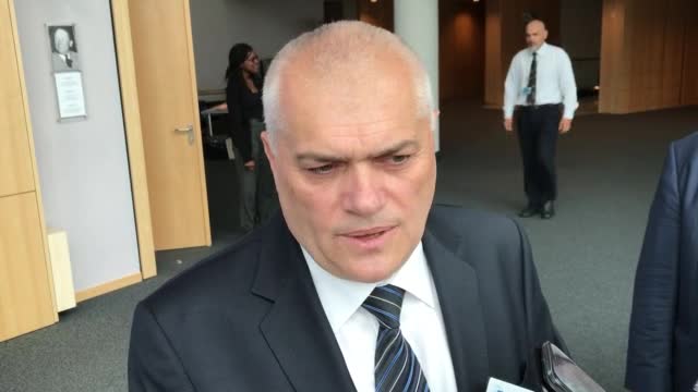 Вътрешният министър: Колкото повече ни следят и слушат, толкова по-добре