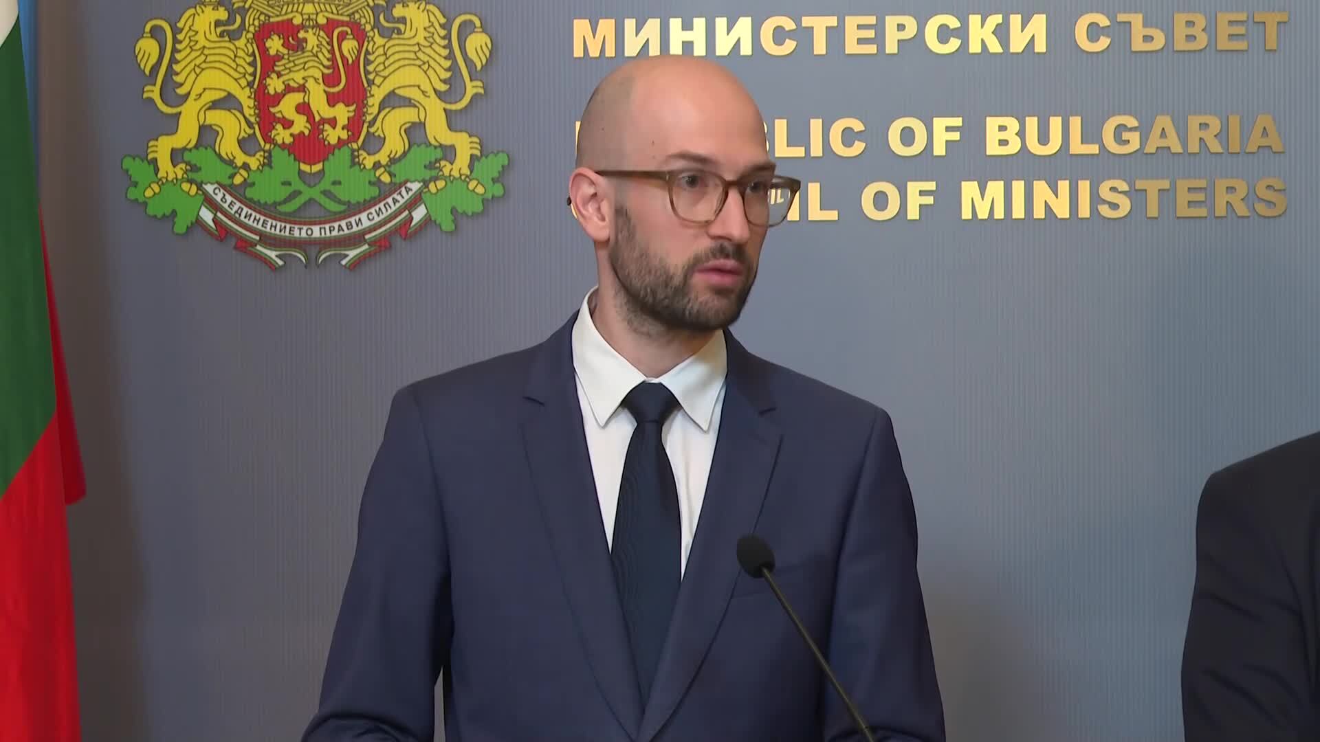 Министрите Клисурски и Христанов с брифинг след заседание на МС