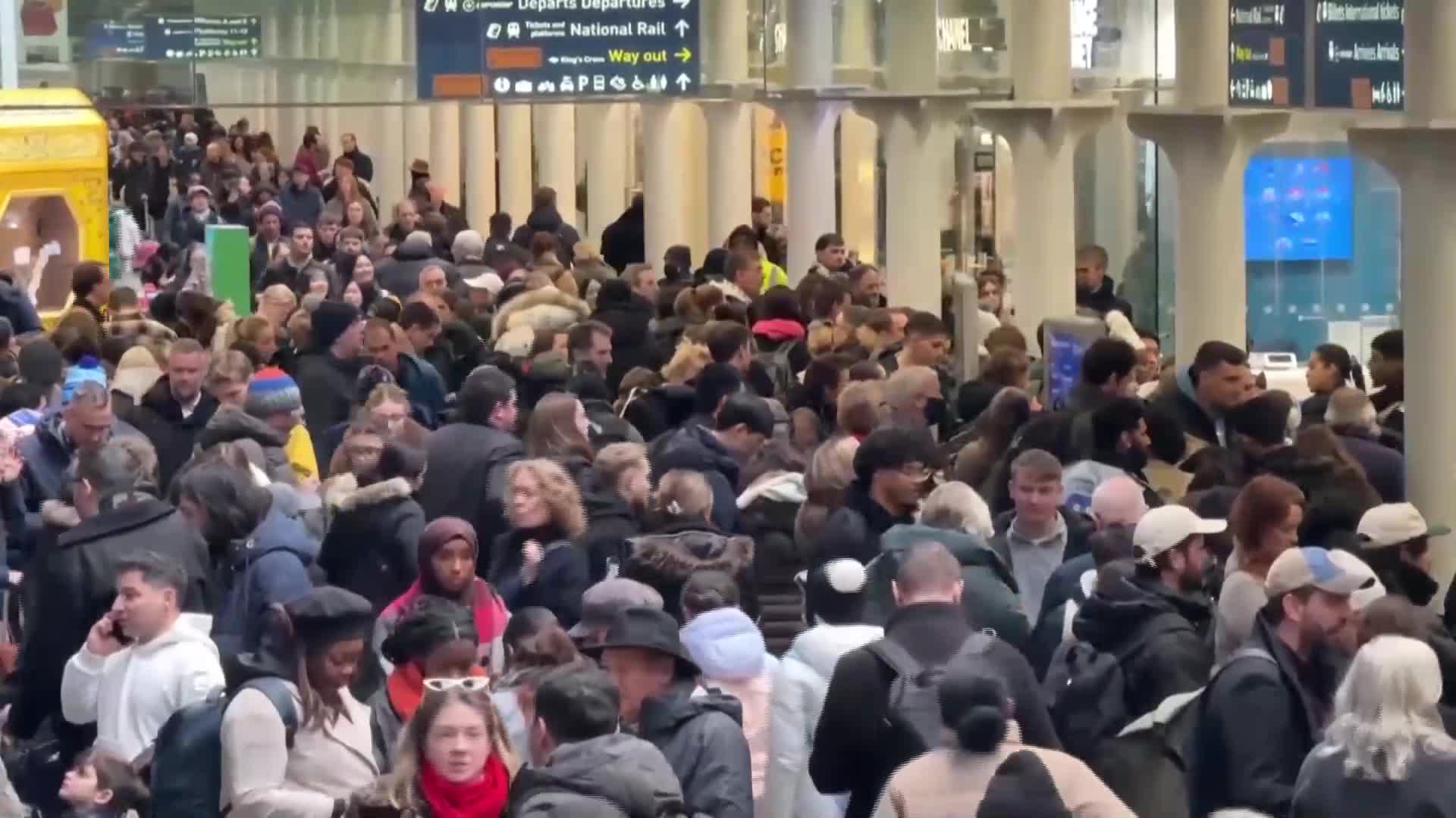 Eurostar призовава пътниците да отложат пътуванията си