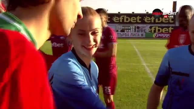 Християна Гутева с дебют в Първа лига